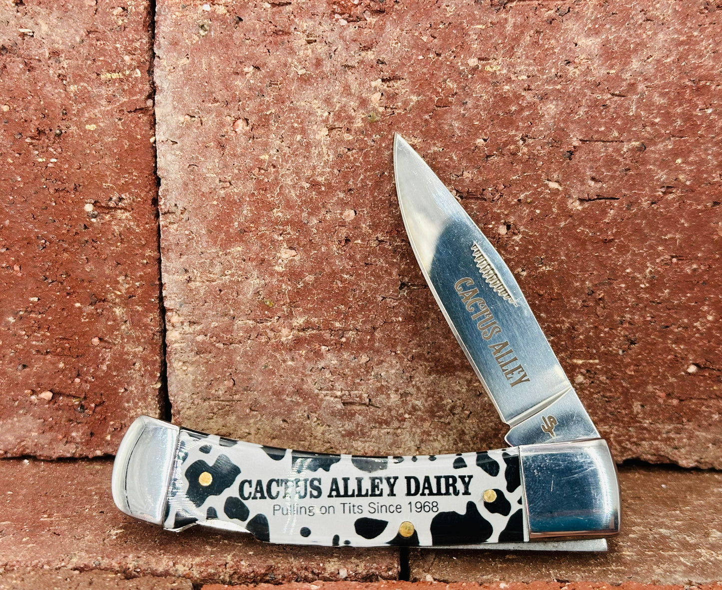 "Dairy" - Cactus Alley Hat Co Lock Blade Knife